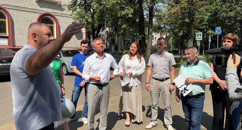 Депутат Мособлдумы Жук проверил ход капремонта домов в Ленинском