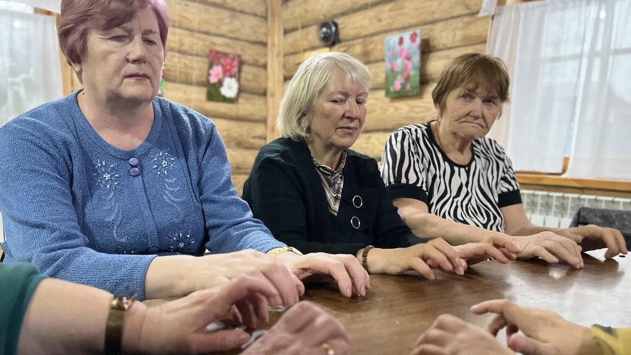 Каширские долголеты продолжают освоение пальчиковой гимнастики