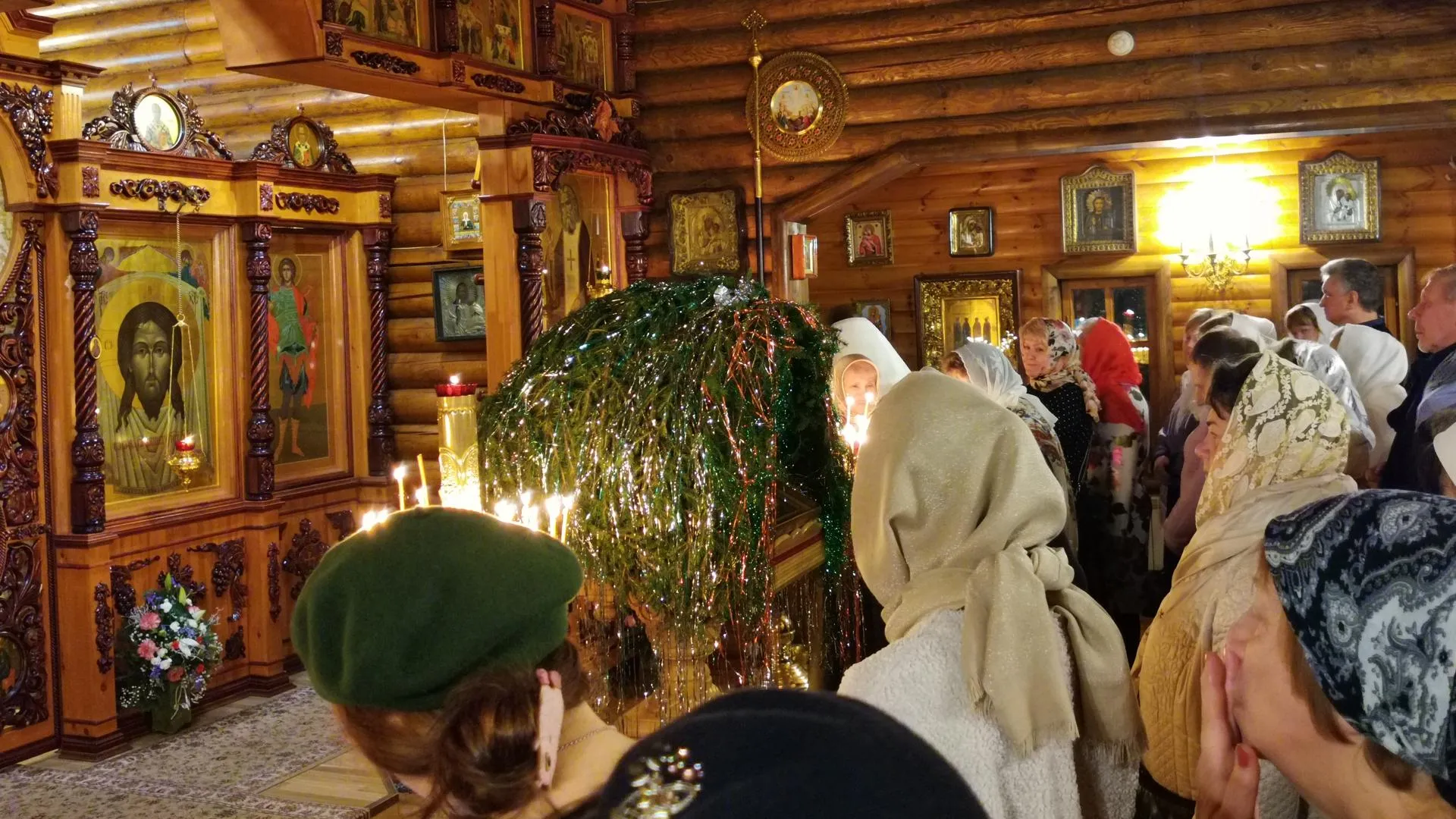 Ночные богослужения в честь Рождества прошли в храмах Королева