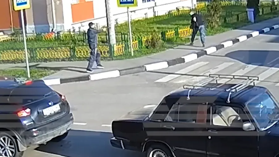 Житель Подмосковья получил семь огнестрельных ранений из пистолета во дворе многоэтажки