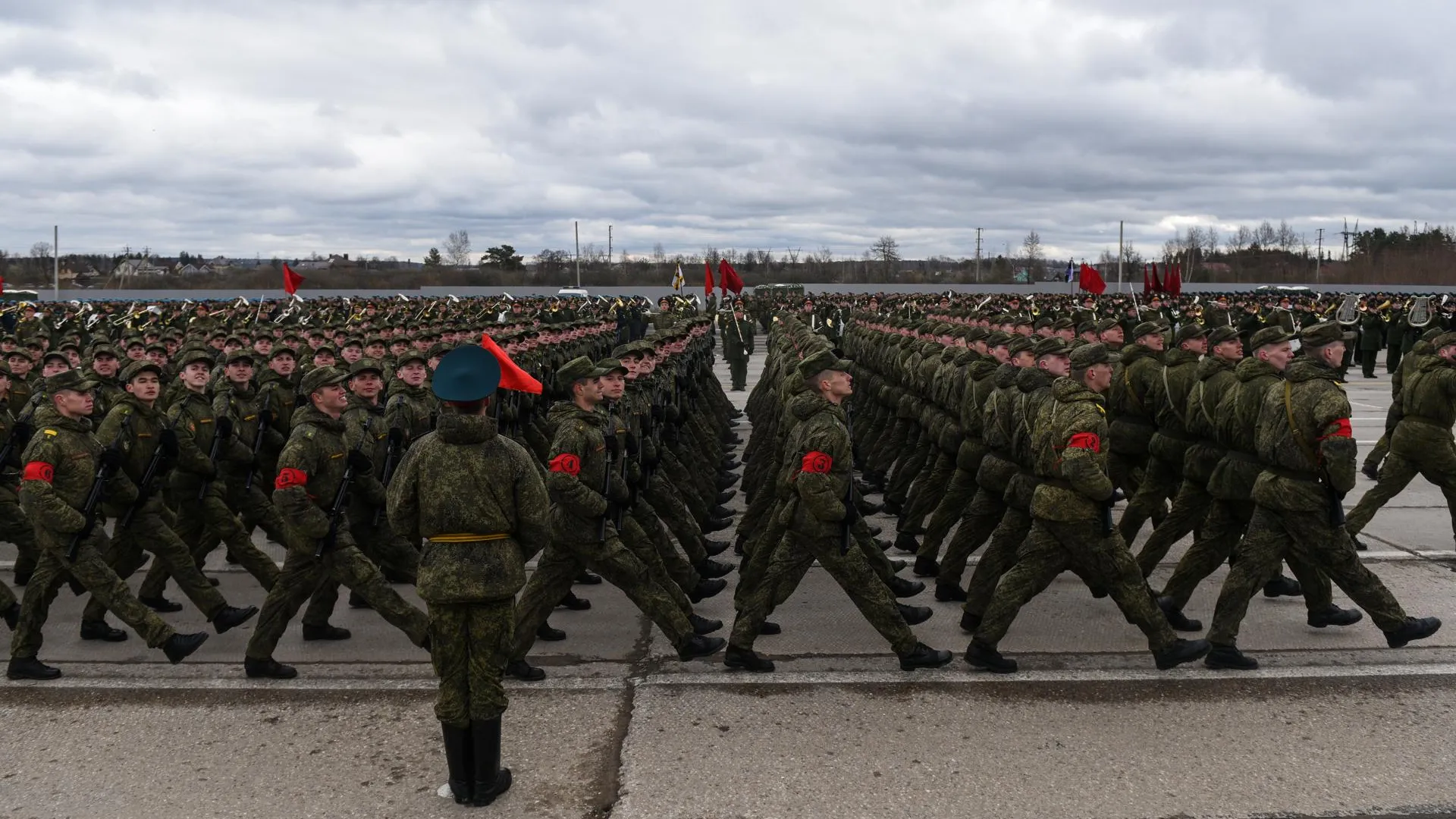 Тренировки к военному параду на Красной площади проходят в Подмосковье
