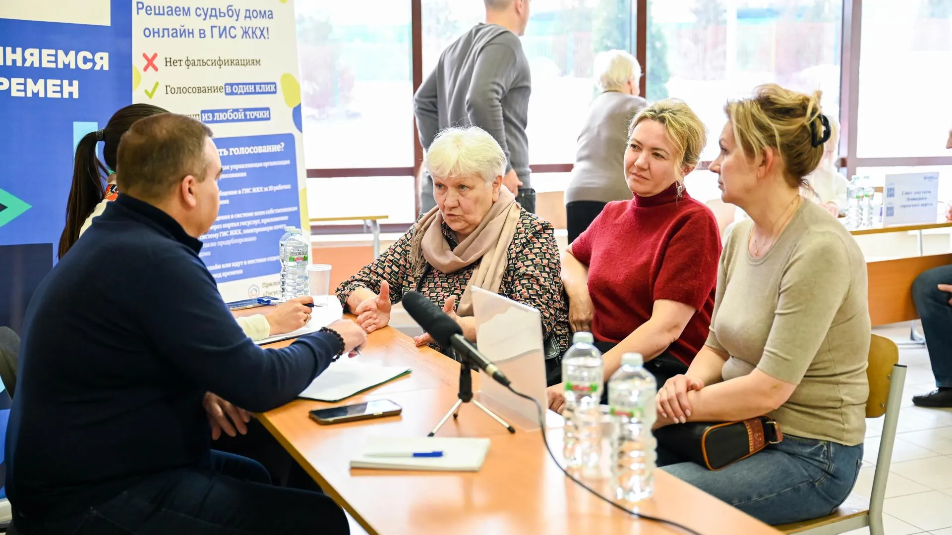 Более 50 жителей Видного обсудили актуальные вопросы округа на выездной администрации