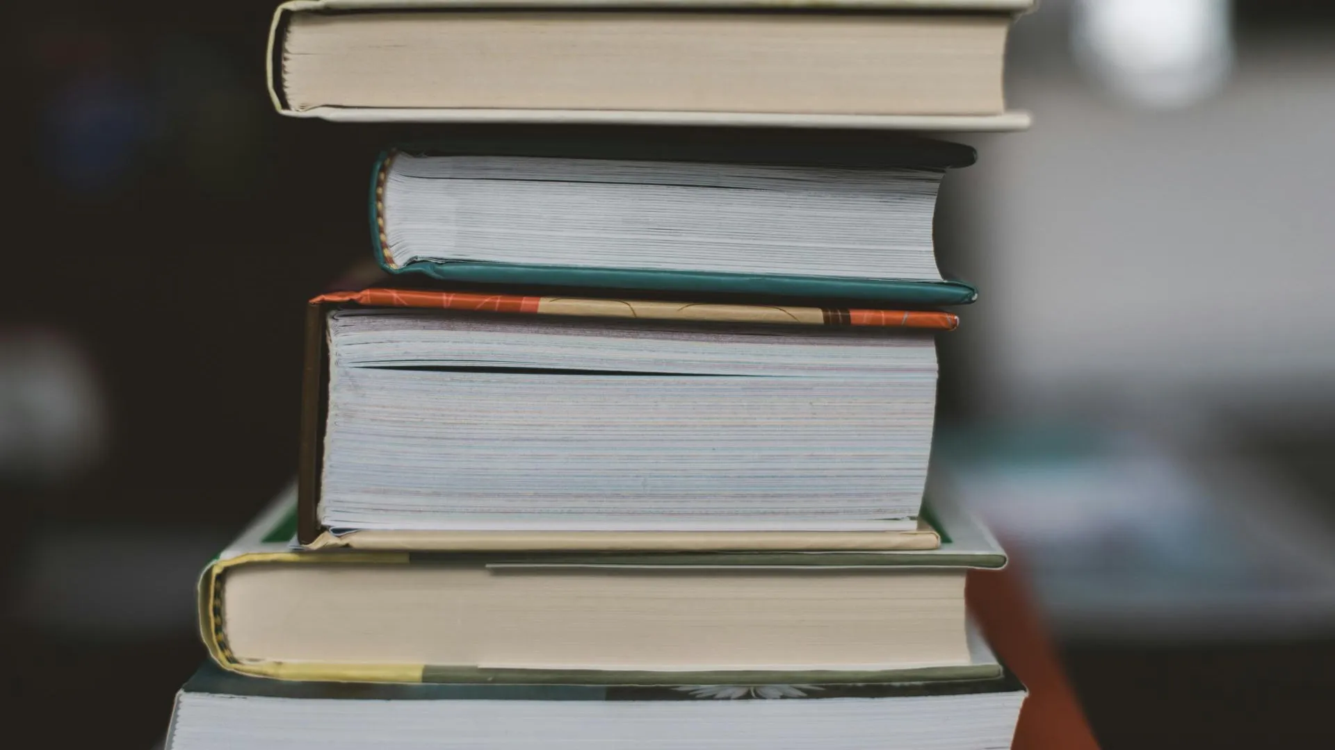 Россияне стали меньше денег тратить на книги