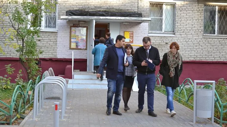 Госжилинспекция проверила качество капремонта подъездов в 7 домах микрорайона Балашихи