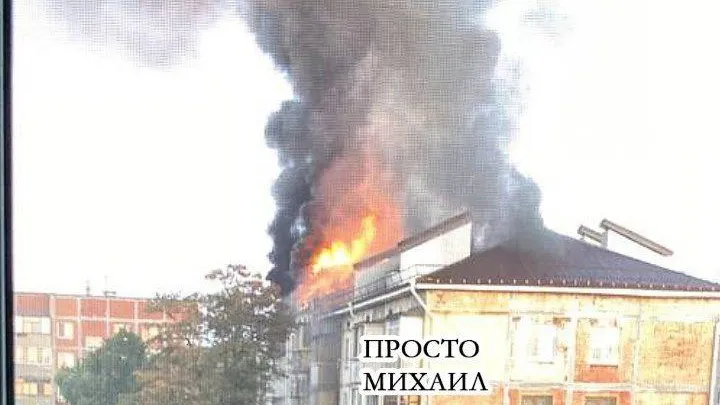 Жилая многоэтажка загорелась в Шебекино после обстрела ВСУ