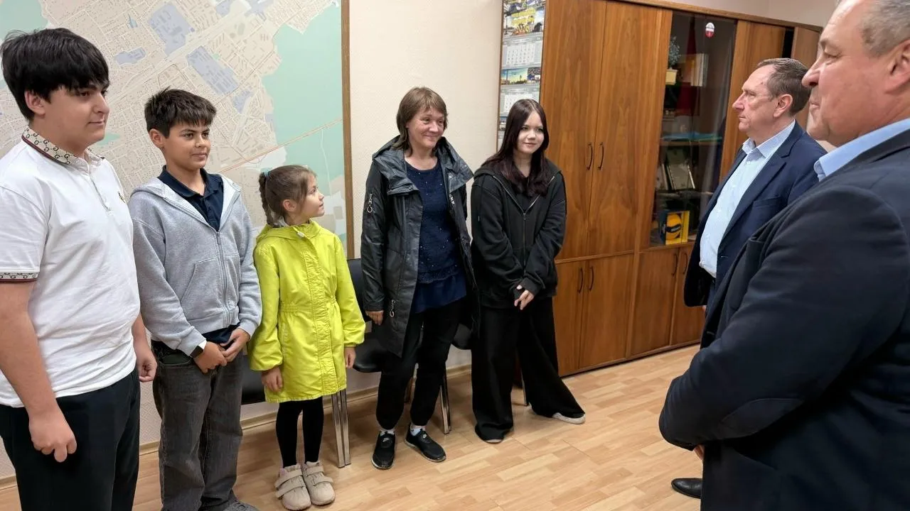 В Апрелевке десяткам подростков вручили первые паспорта