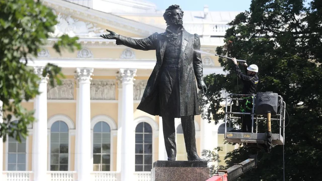 Памятник Пушкину на площади Искусств будет отреставрирован до конца 2025 года