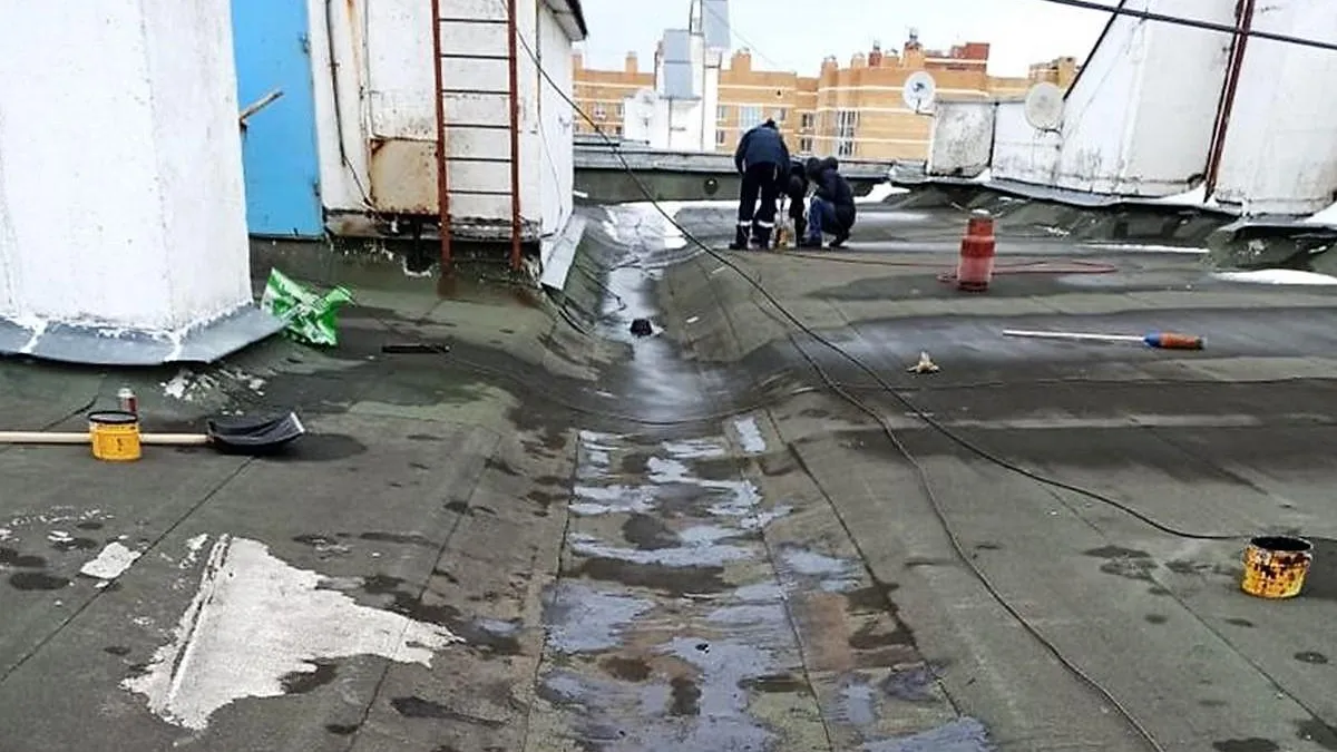 Жильцам 2 домов в Подольске отремонтировали крышу и обещали возместить ущерб