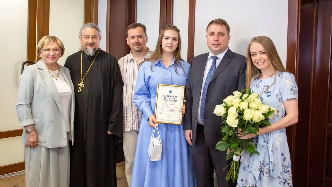 Глава Подольска поздравил выпускников‑мультистобалльников
