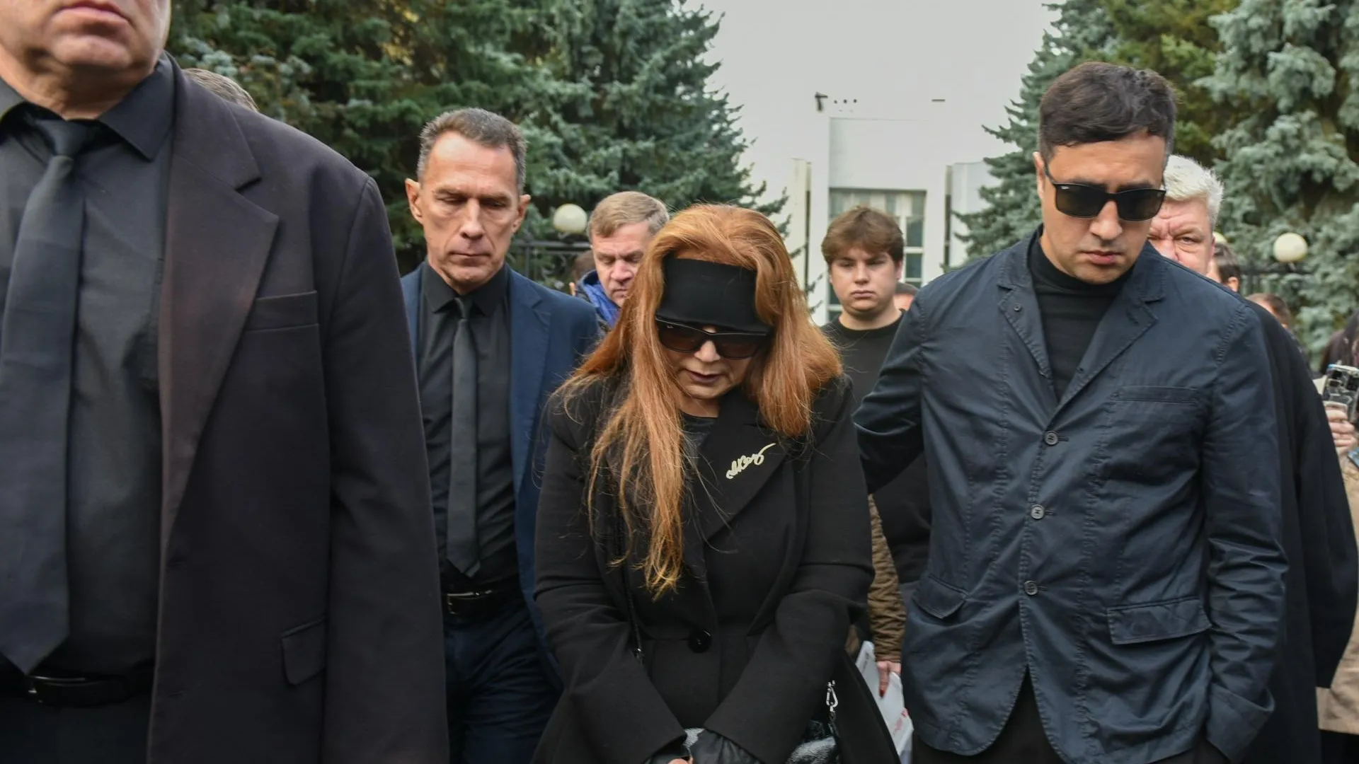 Вызвали скорую: бывшей жене Кашпировского Ирине стало плохо на похоронах