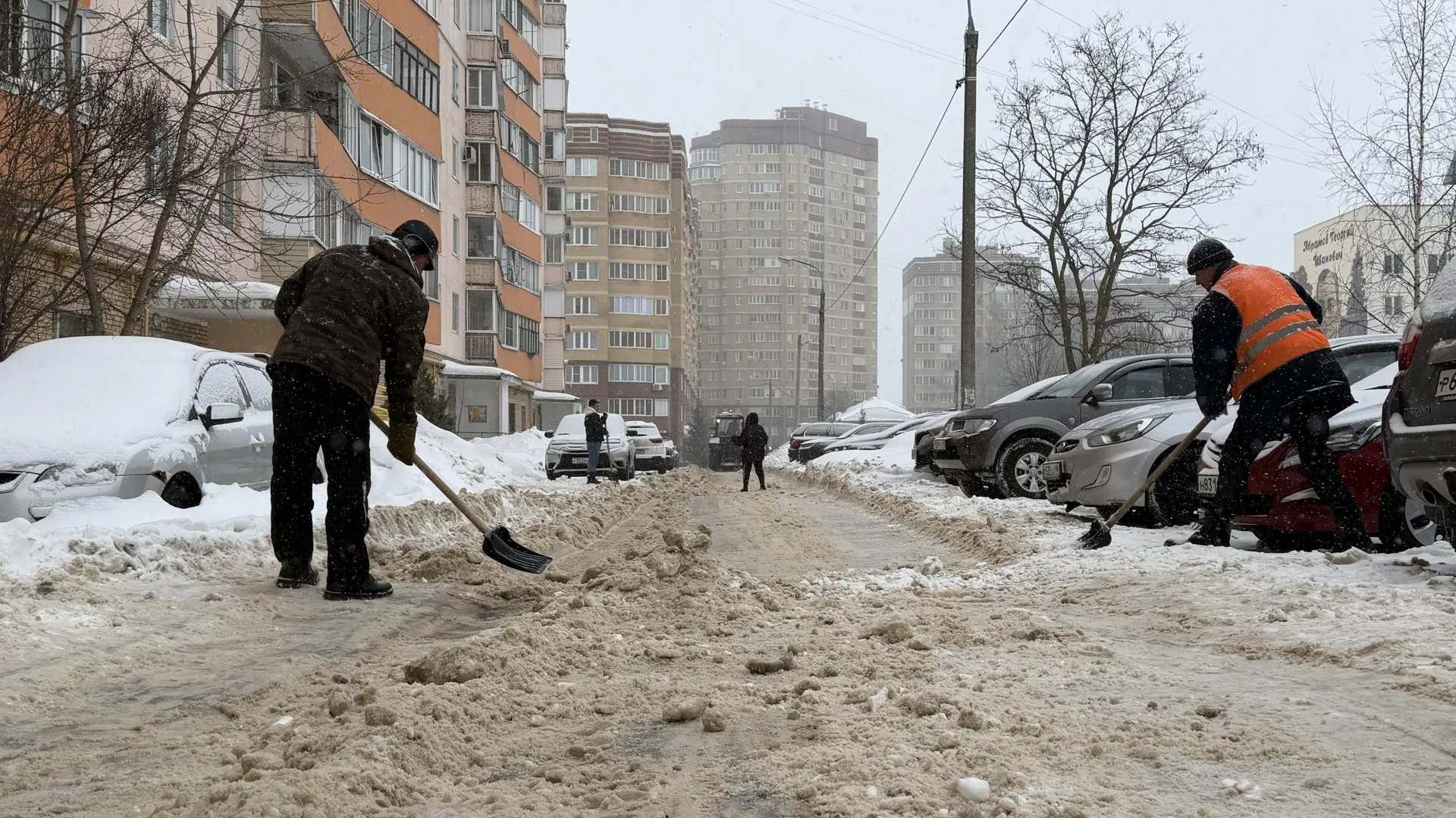 В Можайском округе усилили уборку снега 24 февраля