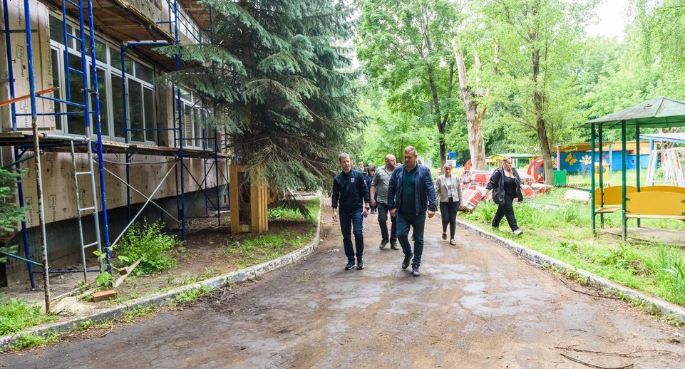 Глава Балашихи проверил ход капремонта детского сада в мкр Железнодорожный