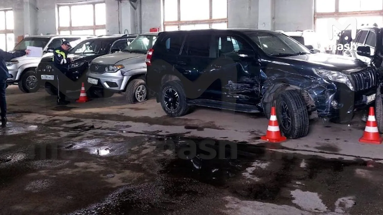 Магаданец забрался на автобазу правительства и разбил часть служебных машин