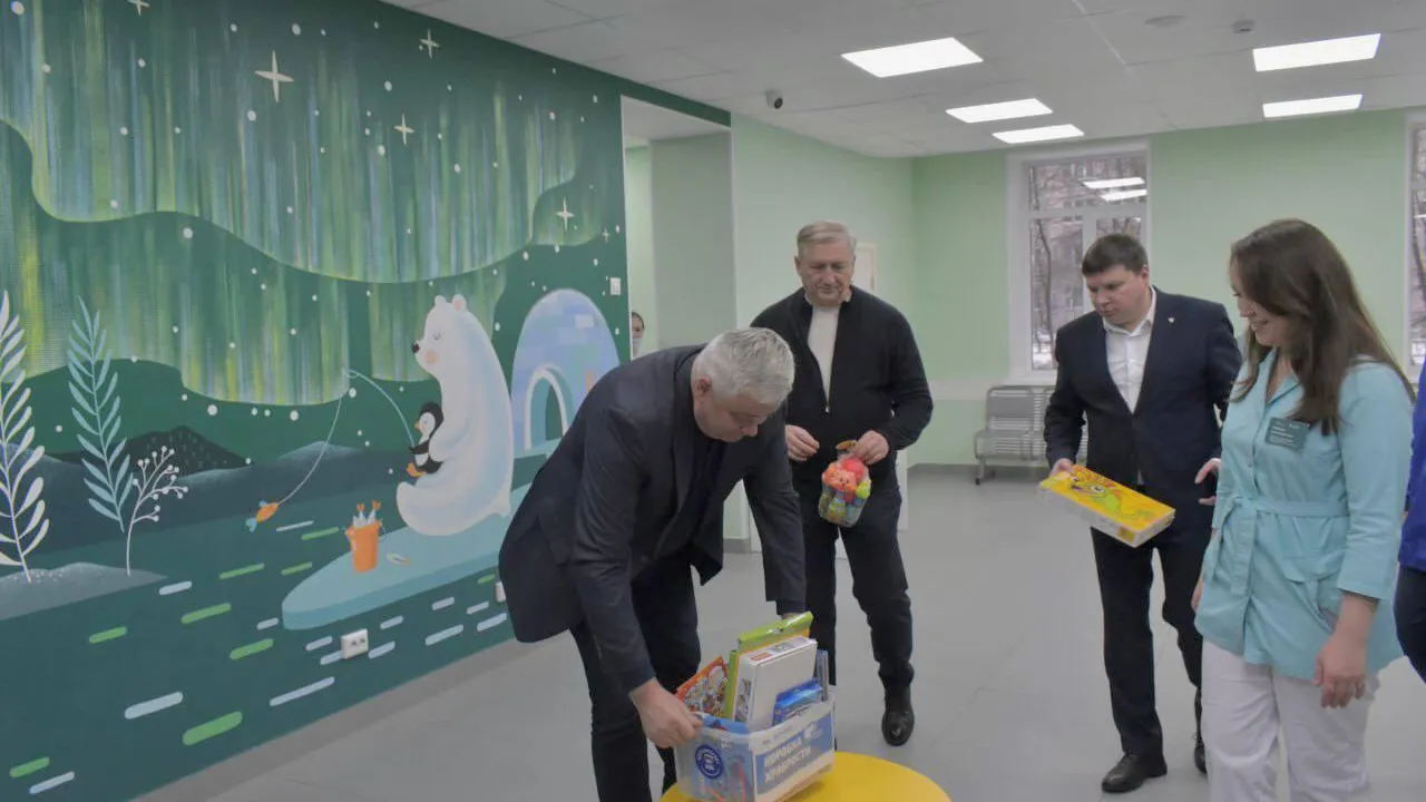 Депутат Мособлдумы Ефимов передал наборы для творчества в поликлинику Реутова