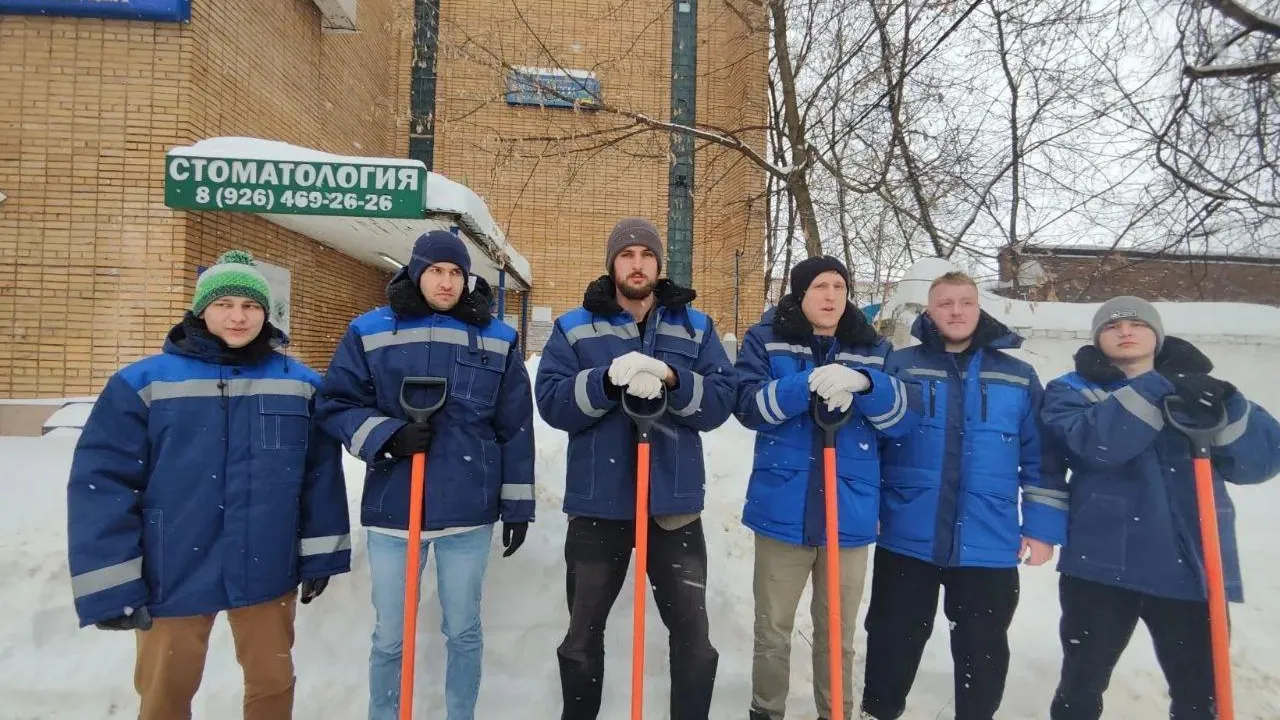 Межрайонный Щелковский водоканал очистил более 400 квадратных метров от снега