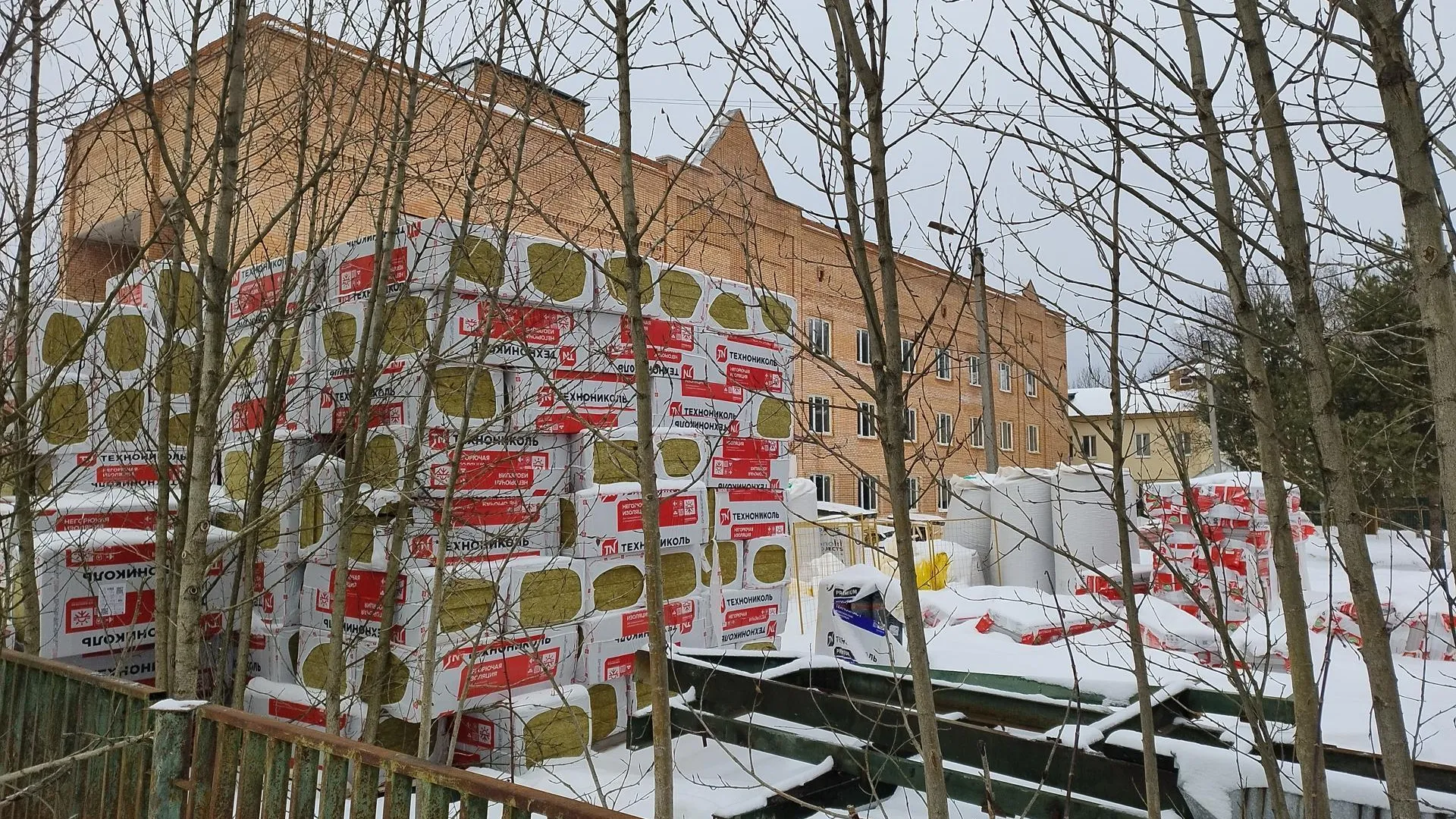 Продолжается реконструкция поликлиники в селе Новопетровское под Истрой