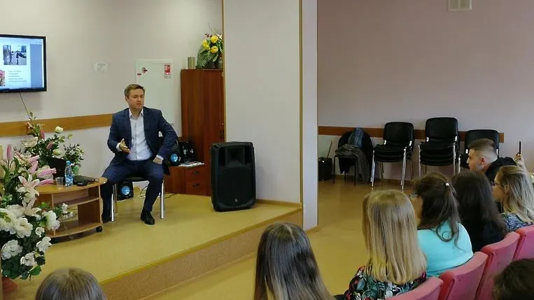 Ведущий Первого канала рассказал жителям Королева о том, как вести себя перед камерой