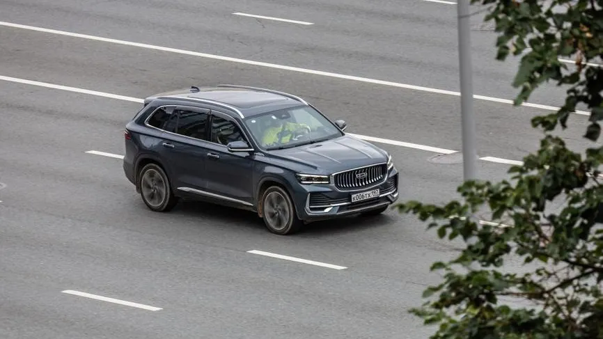 Geely выходят из строя прямо на ходу. Водителей предупредили об опасности