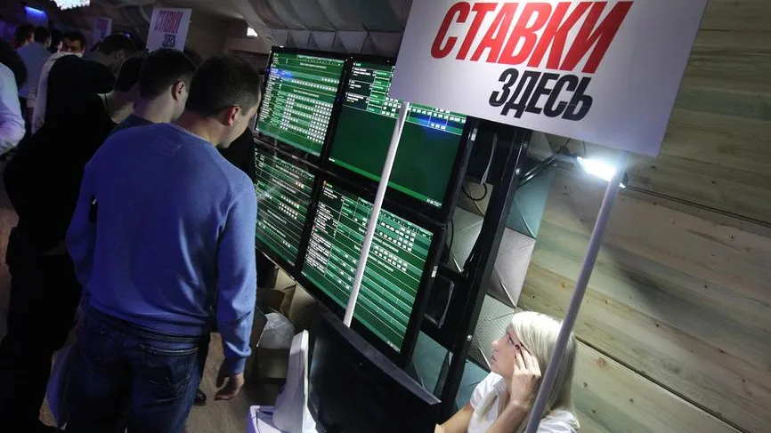Бешеные деньги: Минфин раскрыл, сколько россияне тратят в ставках на спорт