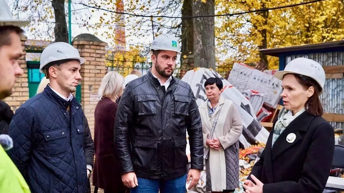 Глава Чехова проконтролировал ход капитремонта детского сада на улице Монтажной