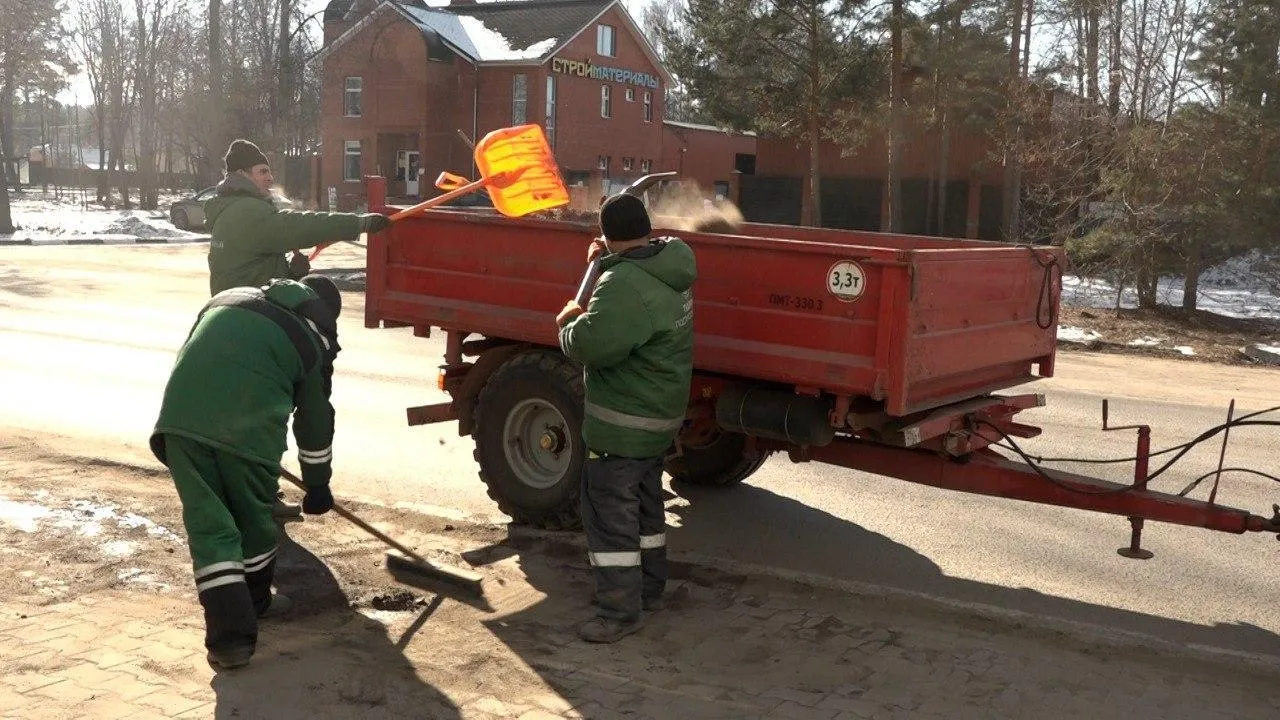В Дубне почистят от смета все парковочные карманы до конца недели