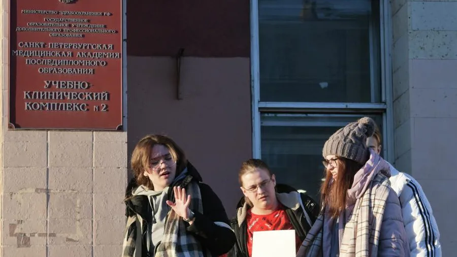 Стало известно, какие вузы Петербурга чаще всего выбирают студенты из Арктики
