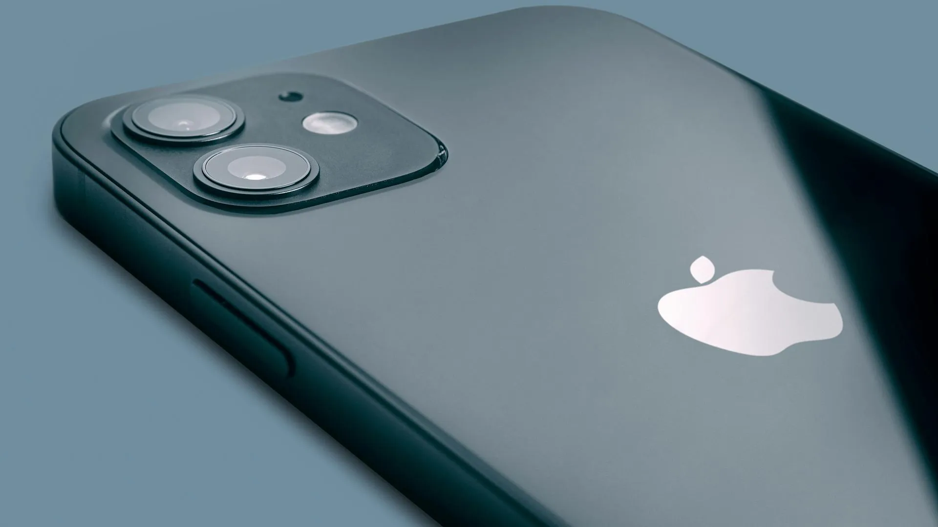 Лжеработодатели превращают iPhone россиян в «кирпичи»