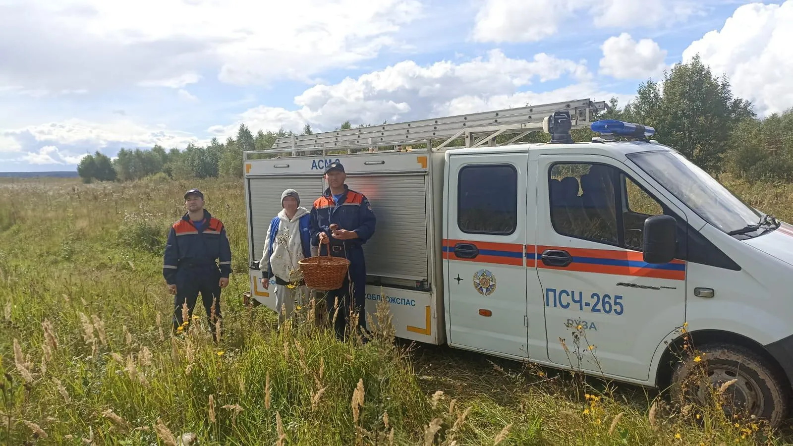 Спасатели нашли за сутки 6 грибников, заблудившихся в подмосковных лесах