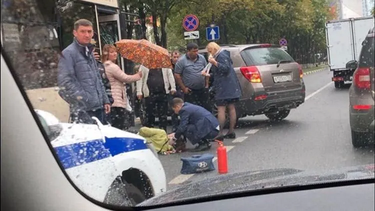 Замглавы Химок помог спасти женщину, сбитую автобусом