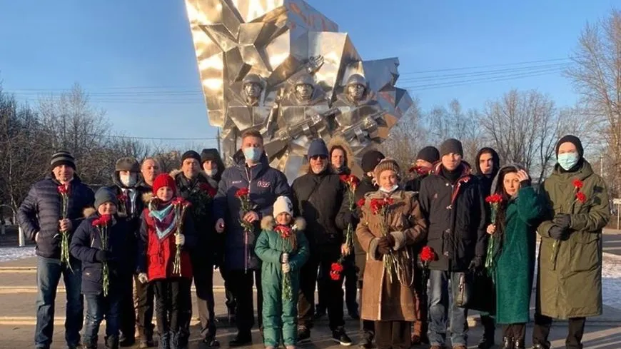 Депутаты возложили цветы к памятнику Подольским курсантам