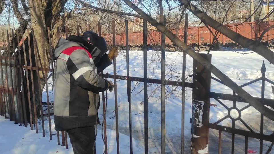 В Королеве ликвидировали «опасную тропу» рядом с железной дорогой