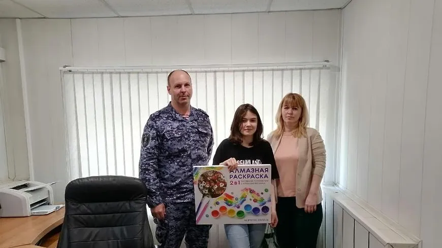 Росгвардейцы Щелкова поздравили с Днем защиты детей ребенка погибшего сотрудника