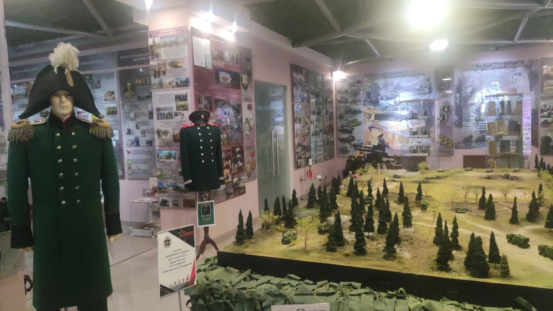 В поселке Нахабино прошла акция «Память Великих Побед. День героев»