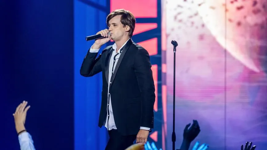 «Нес какую-то чушь»: Дмитрий Колдун забыл слова песни и опозорился на концерте