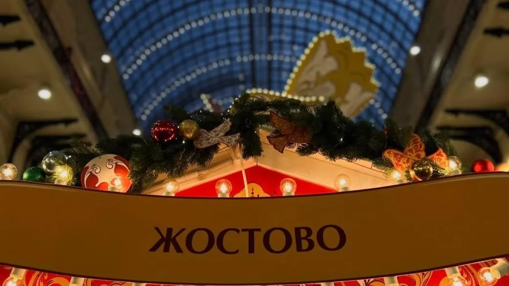Жостовская роспись Мытищ засияла яркими красками в московском ГУМе