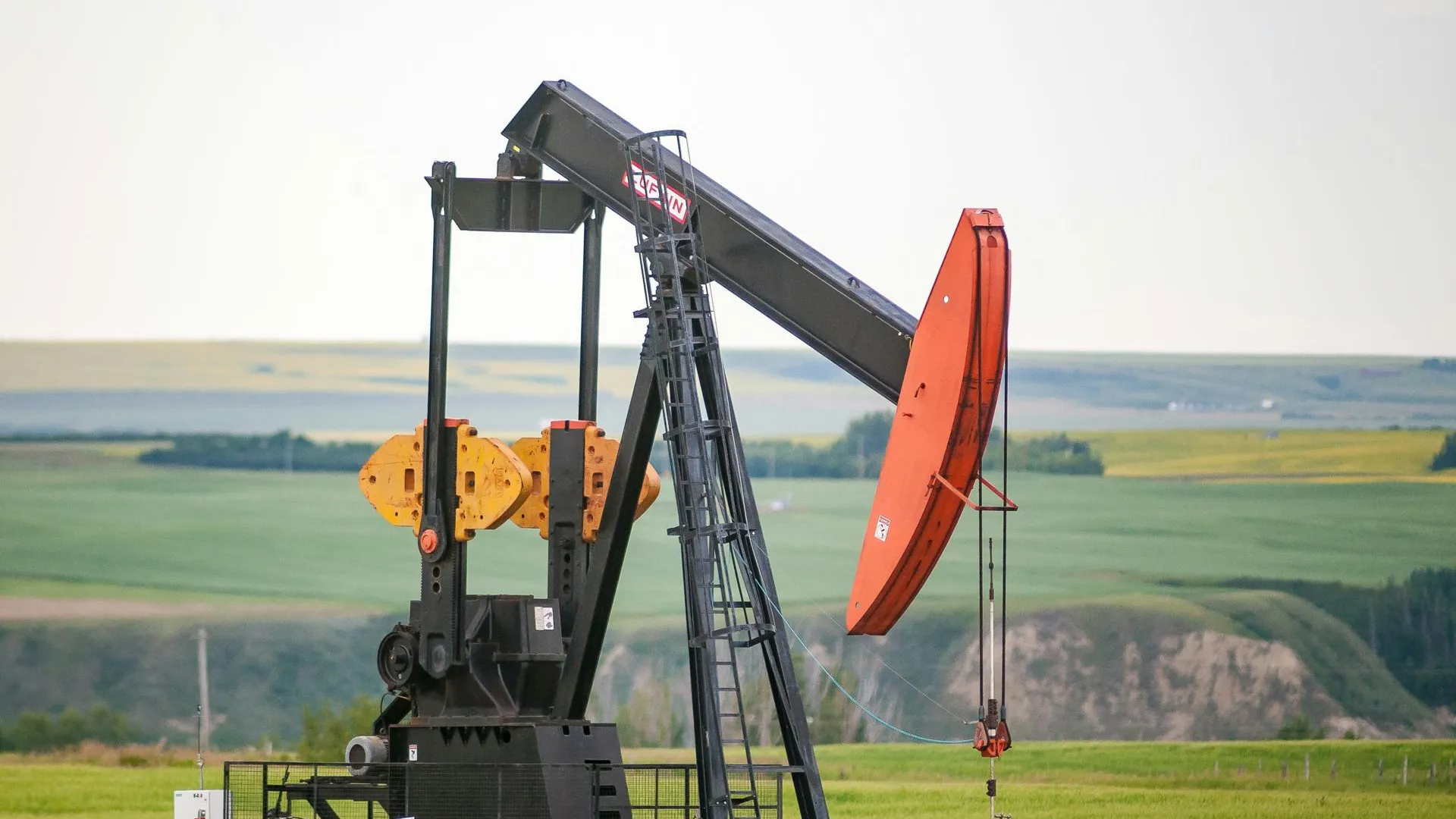 Удар Израиля по Ирану спровоцировал скачок цены на нефть