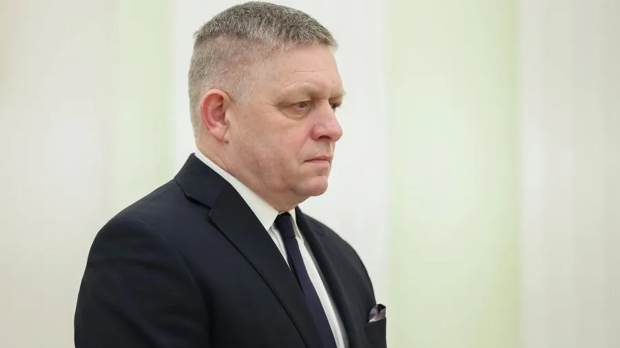 Фицо: в Словакии действует группа «иностранных экспертов» для свержения власти