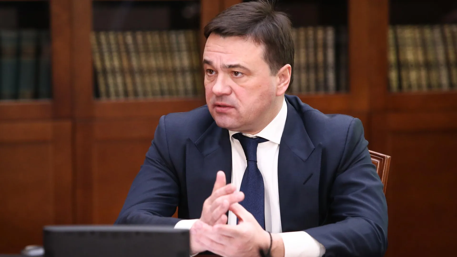 Воробьев поручил организовать работу, связанную с вывозом мусора с дач