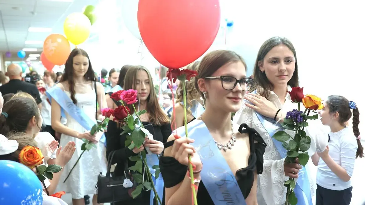 Глава Красногорска поздравил выпускников школы «Мозаика»