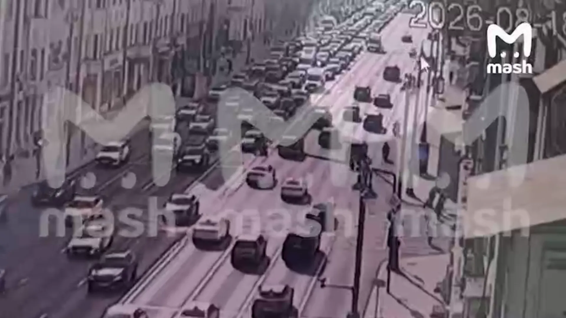 Момент гибели зампреда Генбанка на мотоцикле в Москве попал на видео