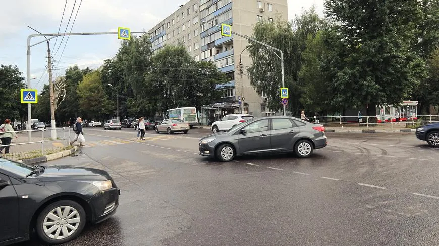 Светофор установят у пешеходного перехода в микрорайоне Балашихи по просьбе жительницы