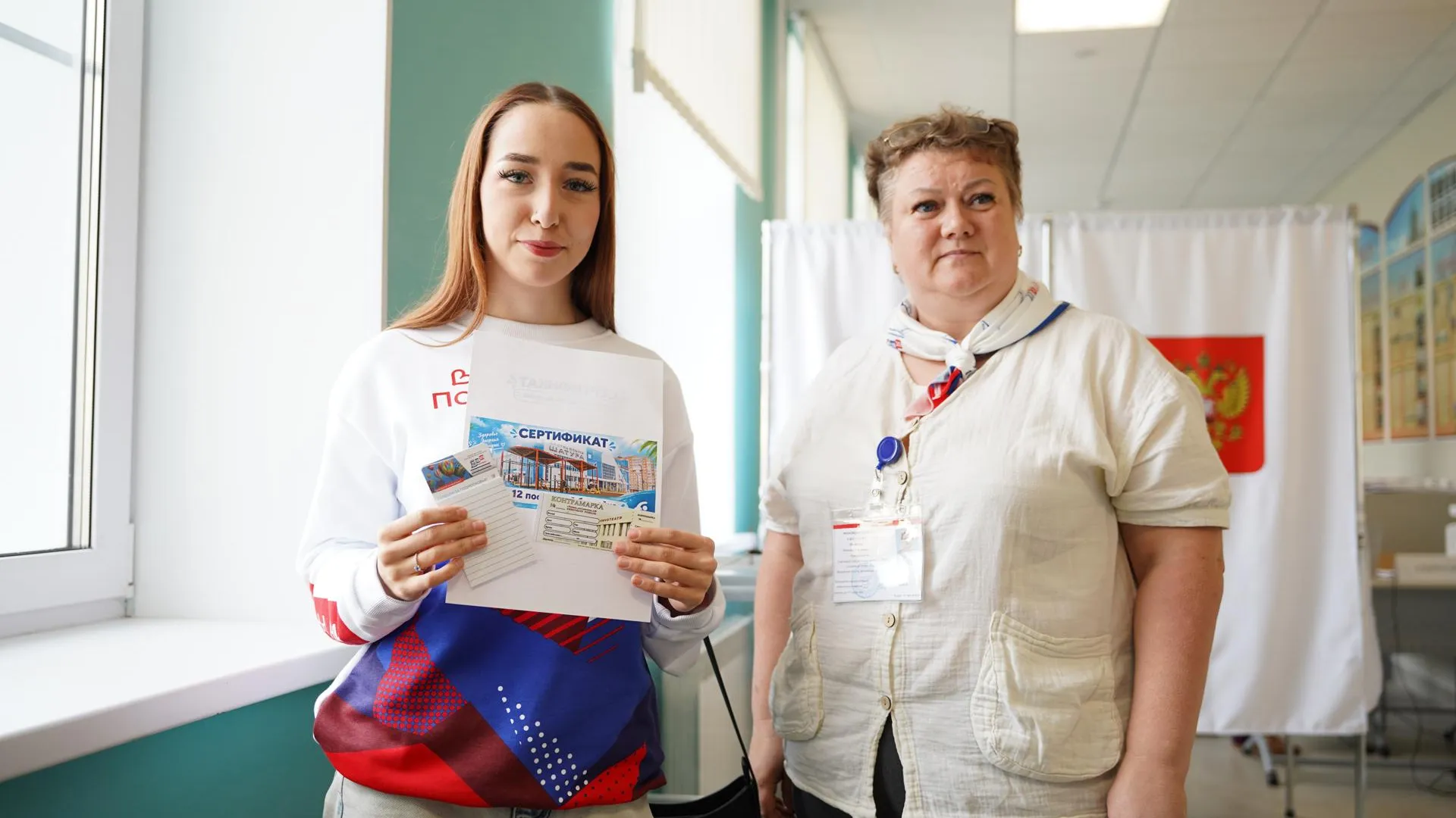 В Шатуре 18-летним избирателям вручают сертификаты в бассейн и кино