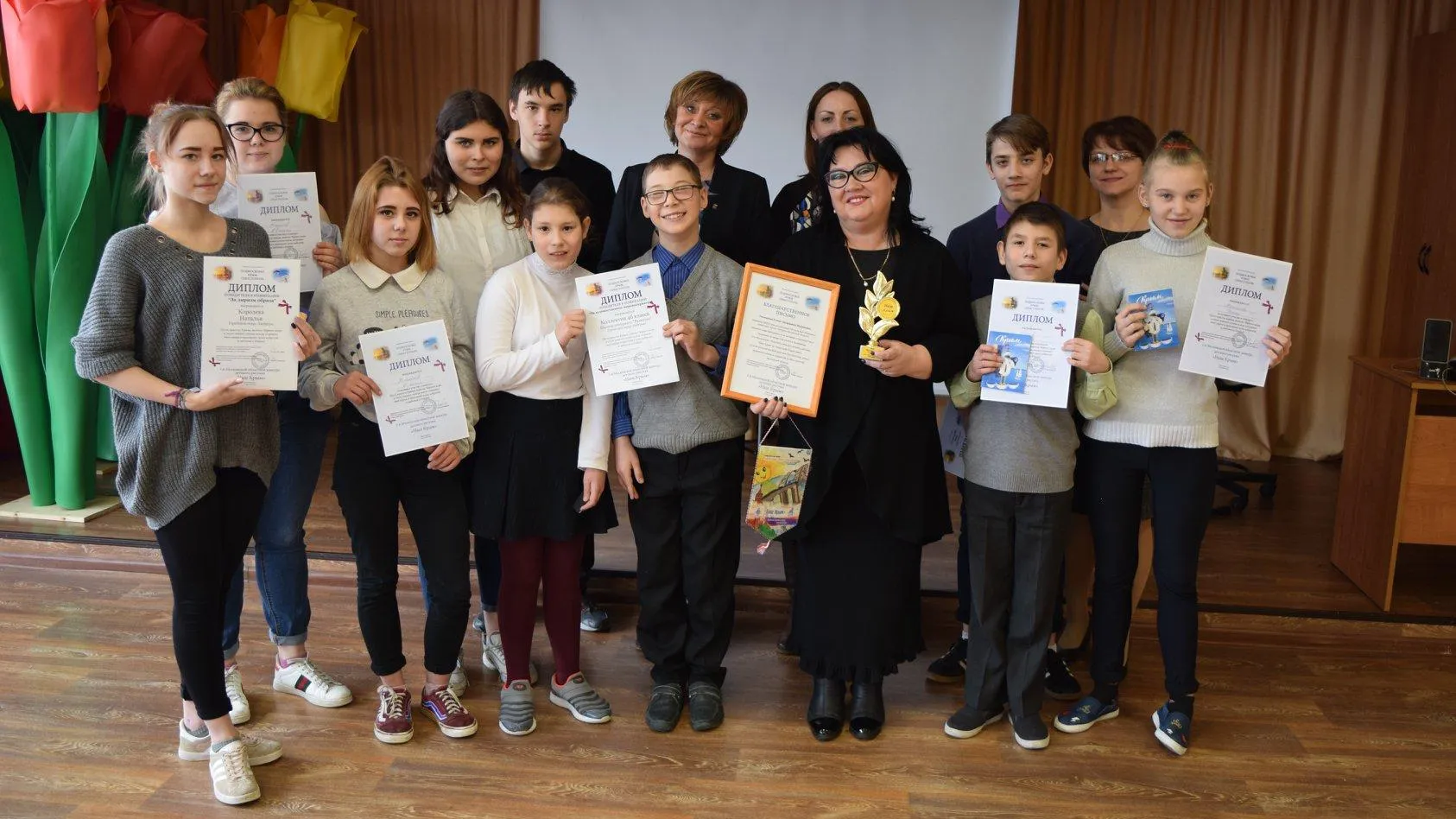 Участников областного конкурса рисунка «Наш Крым» наградили в школе‑интернате в Люберцах