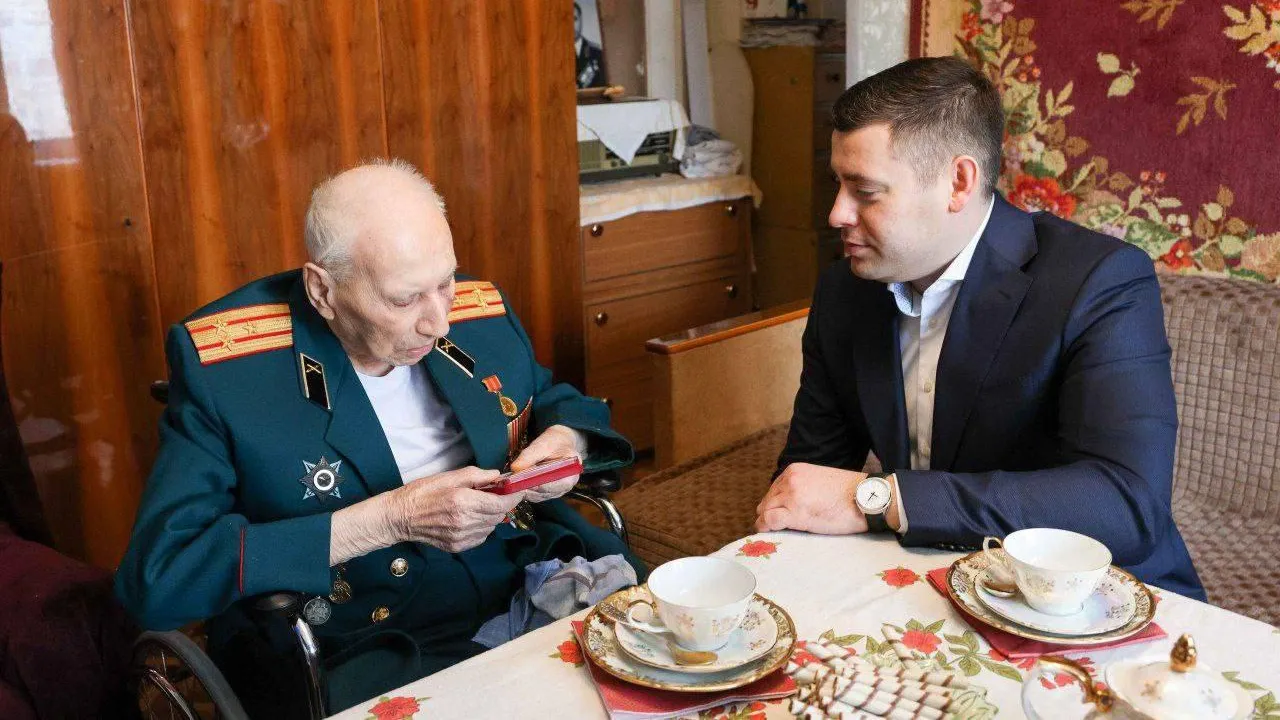 Глава Подольска поздравил полковника Григория Фаерштейна со 100-летием