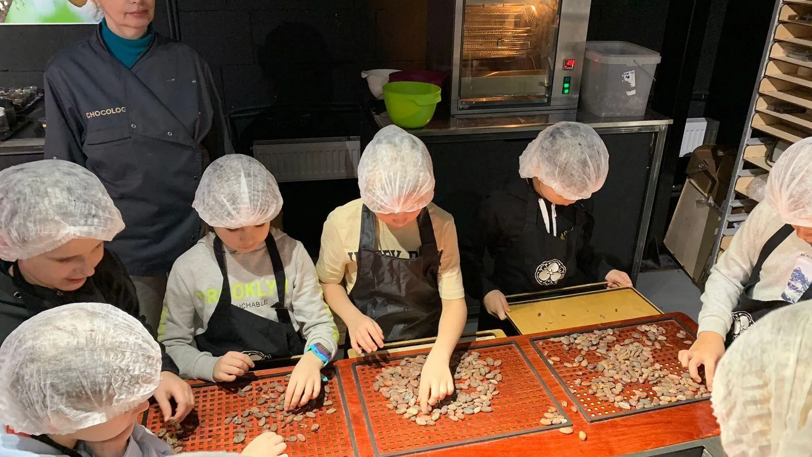 Школьники Солнечногорска попробовали себя в роли шоколатье