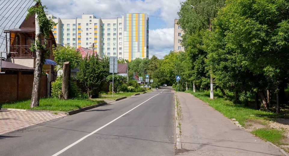 В микрорайоне Климовск Подольска отремонтировали дороги к пляжу и парку