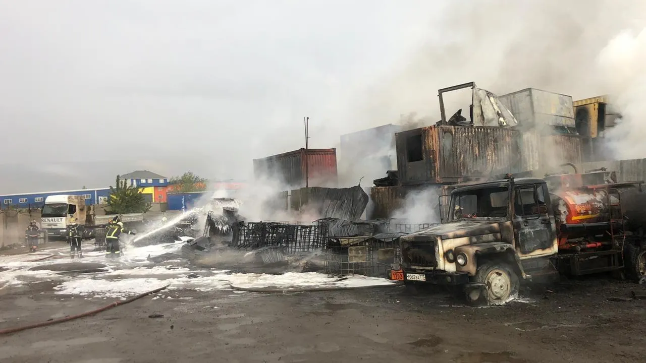 Бензовоз загорелся в Дзержинском