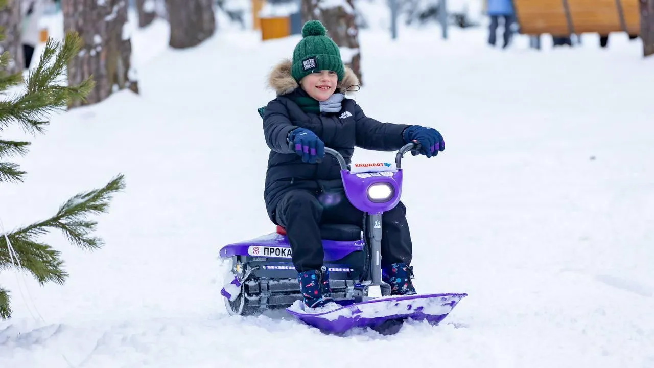 Инженеры из Орехово-Зуева создали электрический снегокат для парков Подмосковья