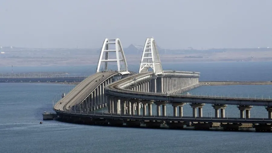 На Крымском мосту образовалась рекордно длинная пробка в 30 километров