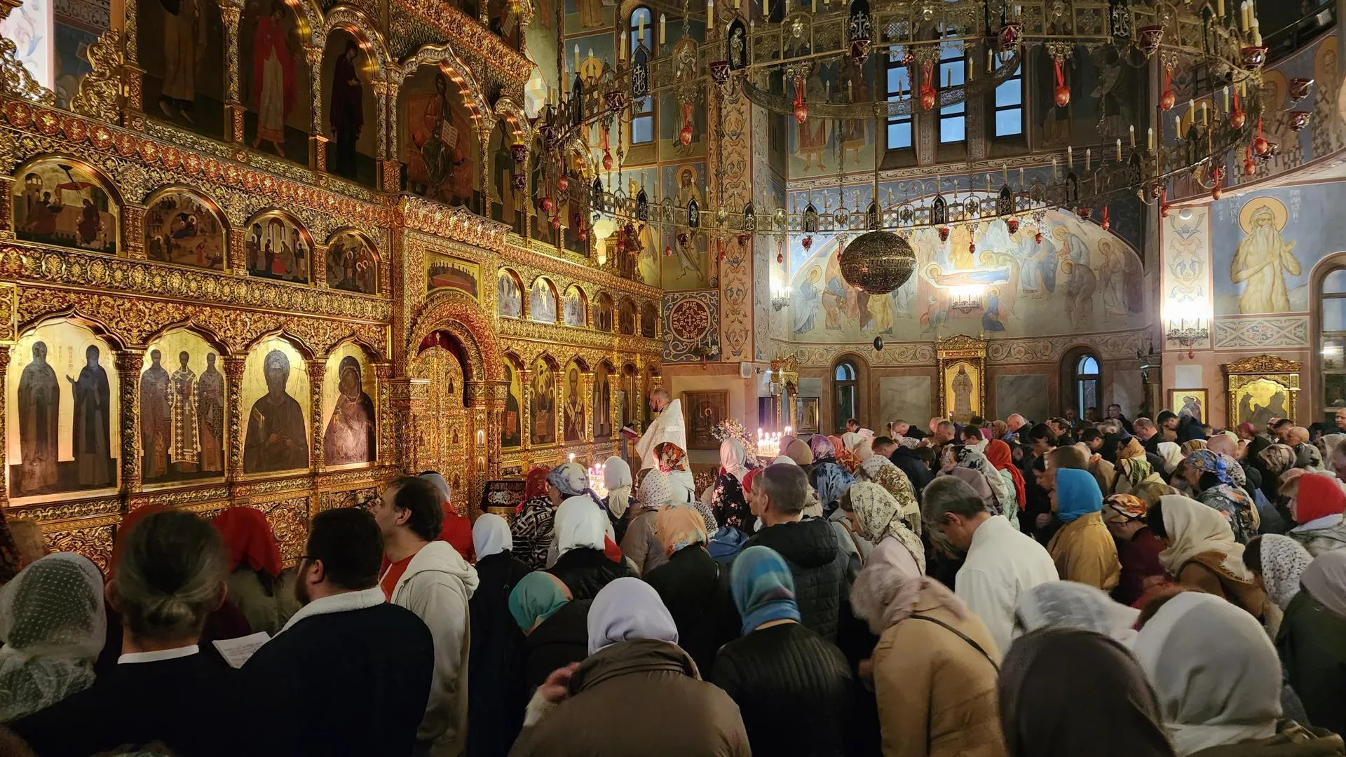 В храмах Реутова прошли пасхальные богослужения